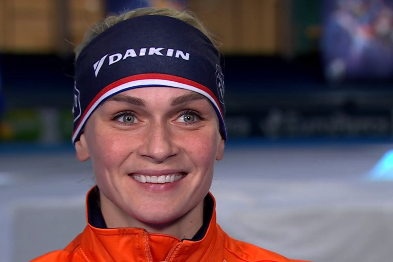 Irene Schouten vliegt in nieuw baanrecord naar zege 5000 meter