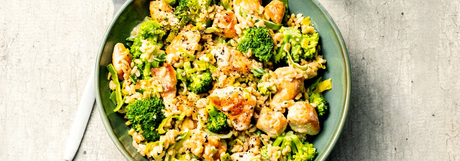 Romige kip met broccoli prei en rijst
