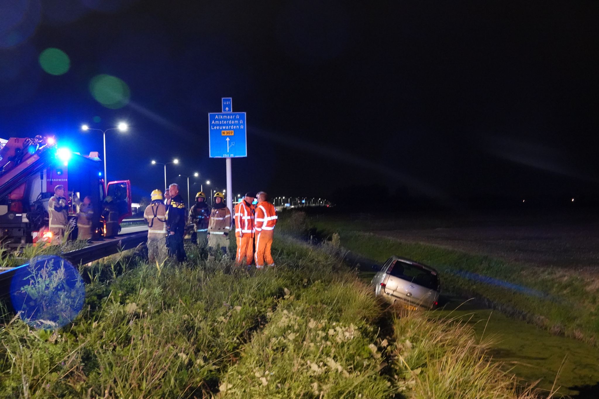 Medemblik Praat | Ouder Echtpaar Belandt Met Auto In Sloot Naast De ...