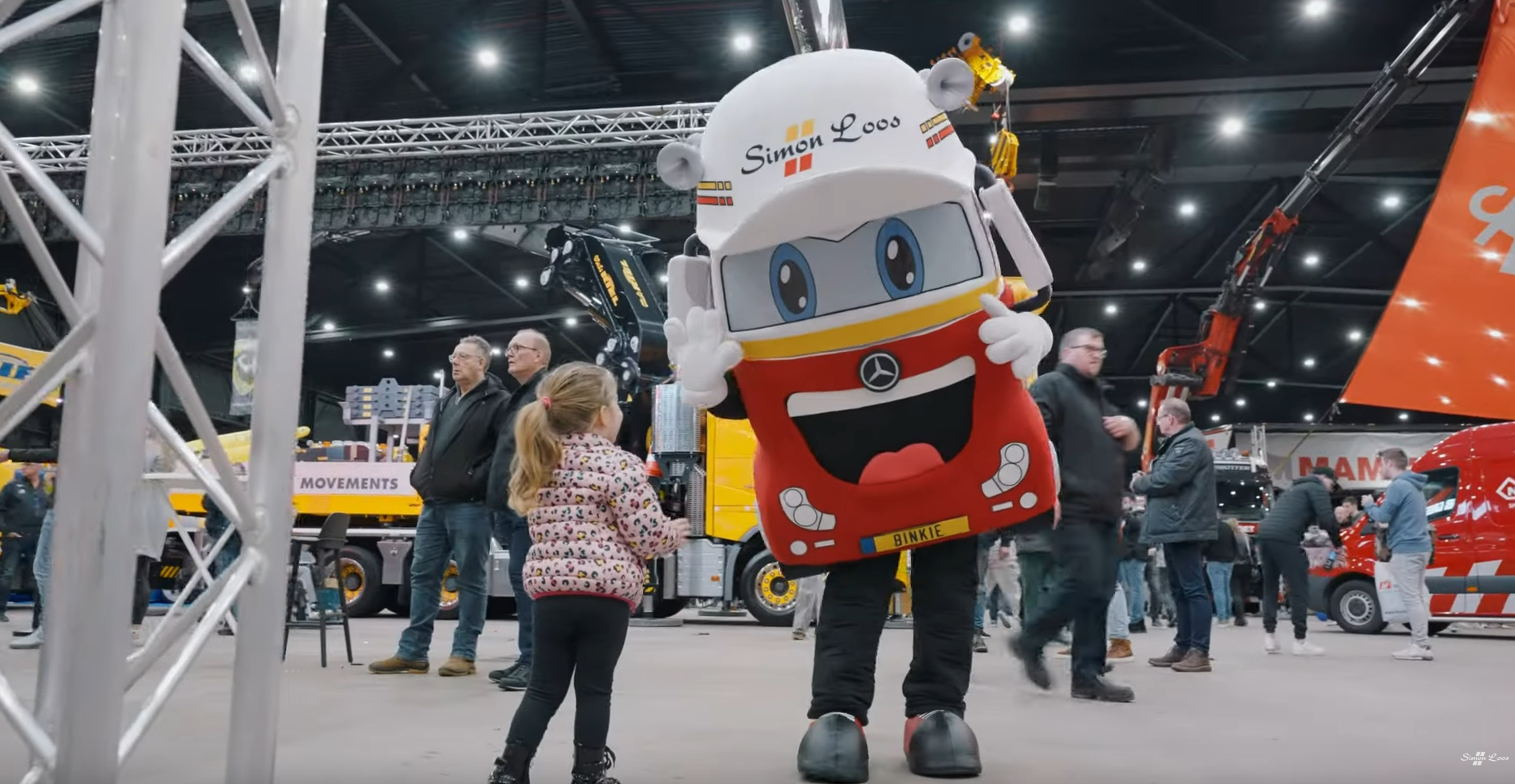 Medemblik Praat Binkie De Mascotte Van Simon Loos Steelt De Show Op Het Mega Trucks Festival